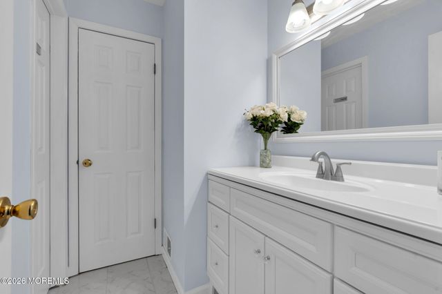 375 Middlewood Road, Middletown, NJ 07748