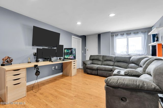 375 Middlewood Road, Middletown, NJ 07748