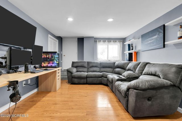 375 Middlewood Road, Middletown, NJ 07748