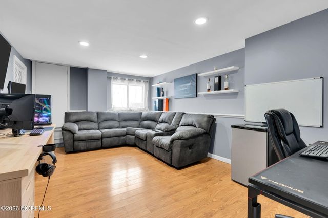 375 Middlewood Road, Middletown, NJ 07748