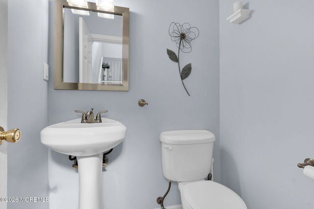 375 Middlewood Road, Middletown, NJ 07748