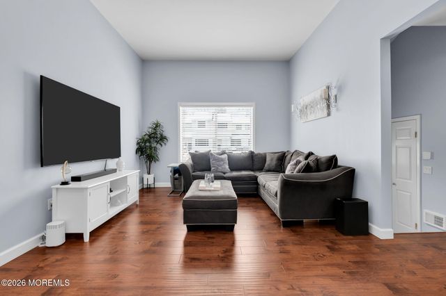 375 Middlewood Road, Middletown, NJ 07748