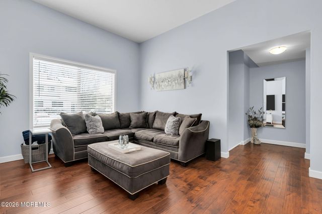 375 Middlewood Road, Middletown, NJ 07748