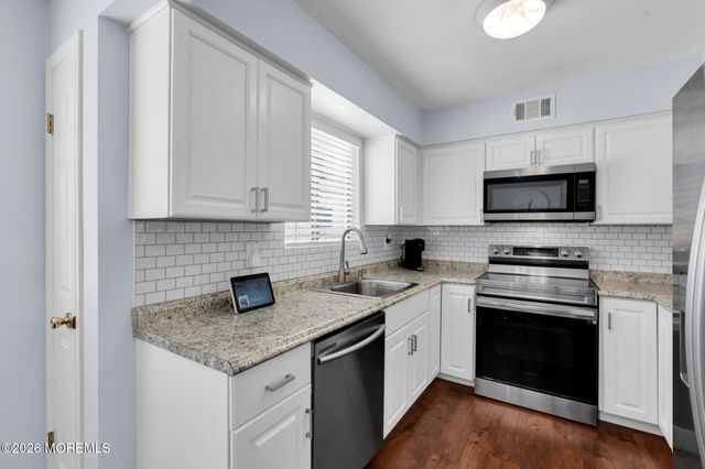 375 Middlewood Road, Middletown, NJ 07748