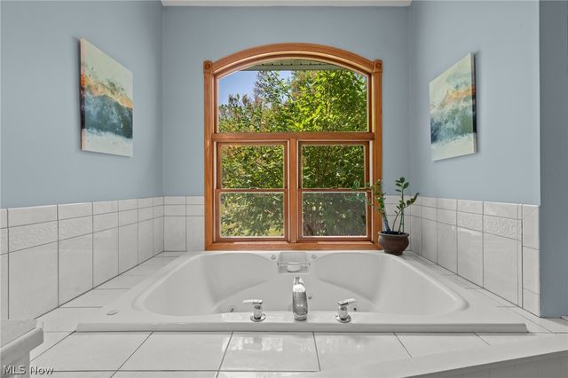 11710 Sherwood Trail, Chesterland, OH 44026