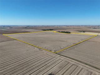 6680 28th Ave, Newhall, IA 52315