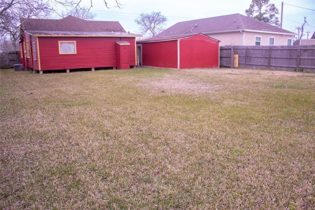 138 S Pecan Drive, Texas City, TX 77591