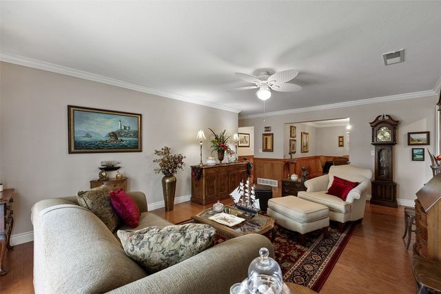 2135 1st Avenue SE 115, Cedar Rapids, IA 52402