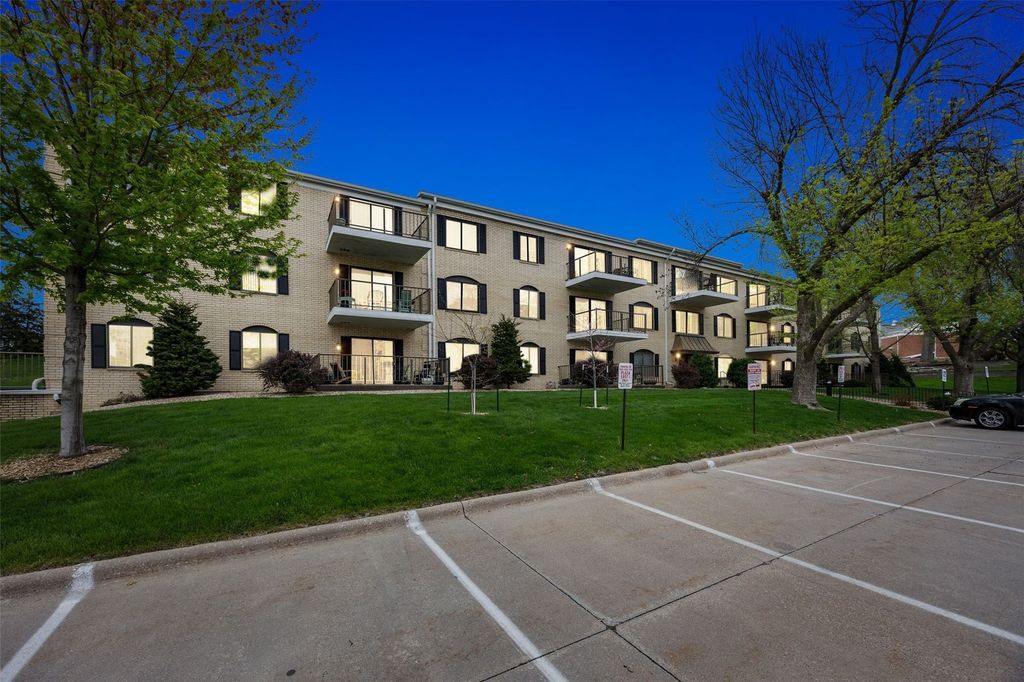 2135 1st Avenue SE 115, Cedar Rapids, IA 52402