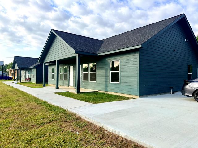 502 Ross Sterling Avenue A, Anahuac, TX 77514