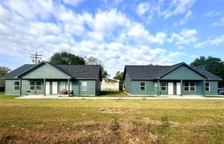 502 Ross Sterling Avenue A, Anahuac, TX 77514