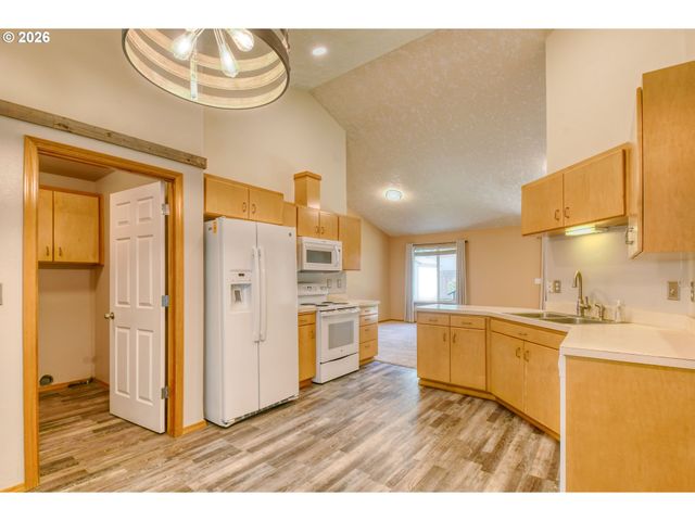 1614 Sw 3RD St, Pendleton, OR 97801