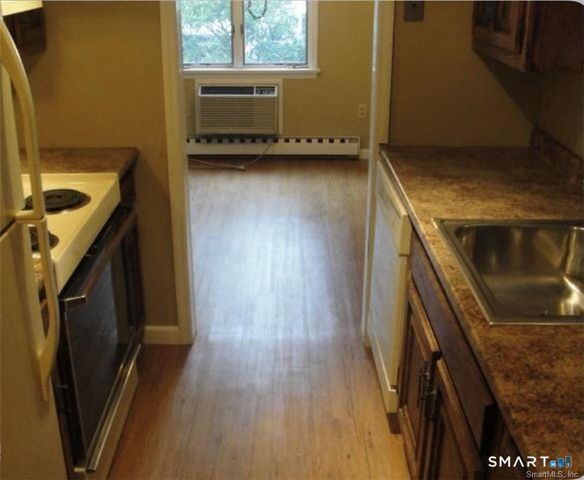 136 Deer Hill Avenue B12, Danbury, CT 06810