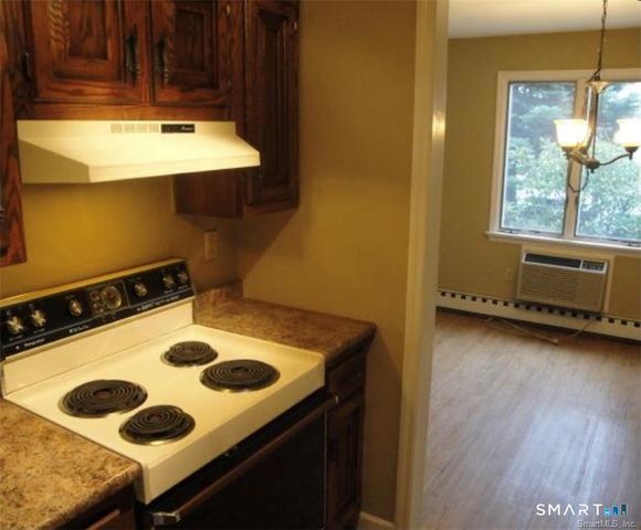 136 Deer Hill Avenue B12, Danbury, CT 06810