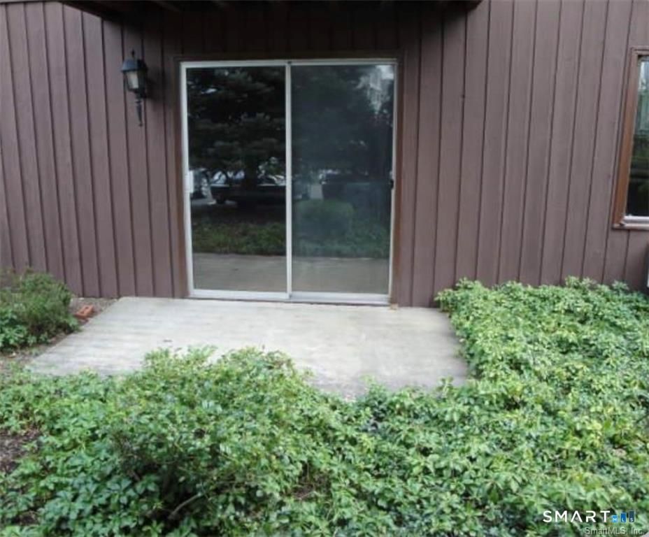 136 Deer Hill Avenue B12, Danbury, CT 06810