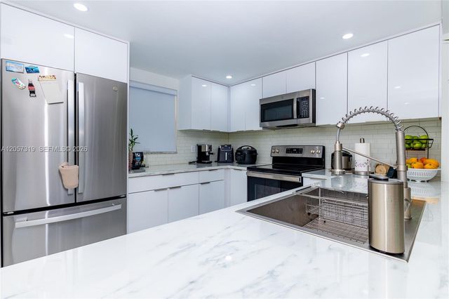 469 N Pine Island Road B308, Plantation, FL 33324