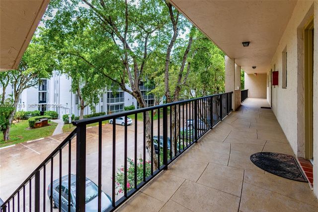 469 N Pine Island Road B308, Plantation, FL 33324