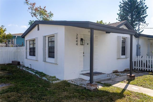 2444 Roosevelt St, Hollywood, FL 33020