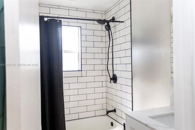 2444 Roosevelt St, Hollywood, FL 33020