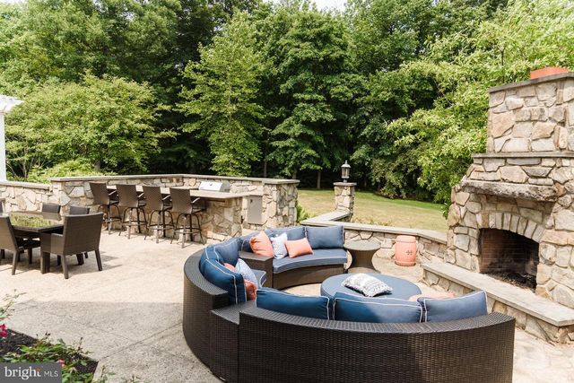 521 MEETINGHOUSE RD, Gap, PA 17527
