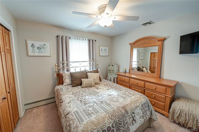 12 Ida Lane, North Babylon, NY 11703