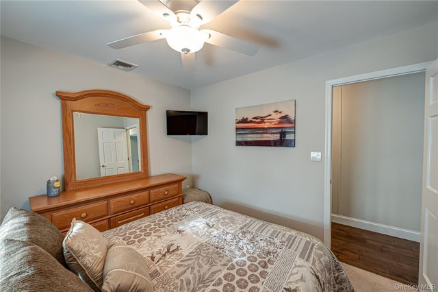 12 Ida Lane, North Babylon, NY 11703