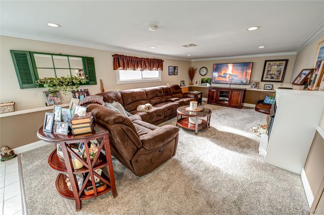 12 Ida Lane, North Babylon, NY 11703