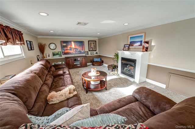 12 Ida Lane, North Babylon, NY 11703