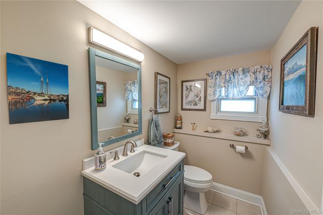 12 Ida Lane, North Babylon, NY 11703