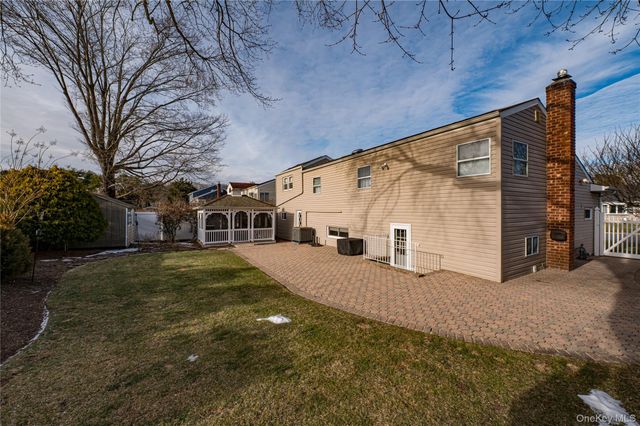 12 Ida Lane, North Babylon, NY 11703