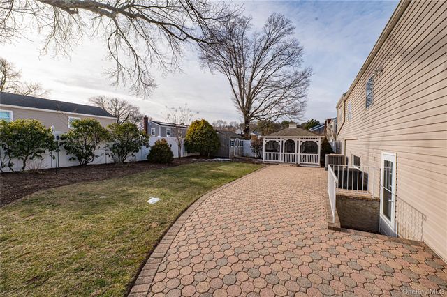 12 Ida Lane, North Babylon, NY 11703