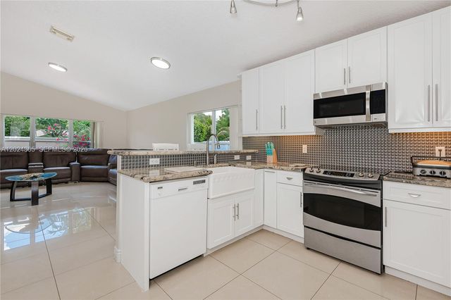 16269 SW 6th St, Pembroke Pines, FL 33027