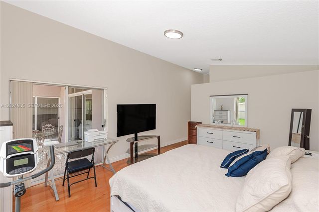 16269 SW 6th St, Pembroke Pines, FL 33027