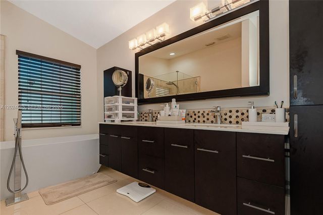 16269 SW 6th St, Pembroke Pines, FL 33027