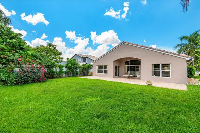 16269 SW 6th St, Pembroke Pines, FL 33027