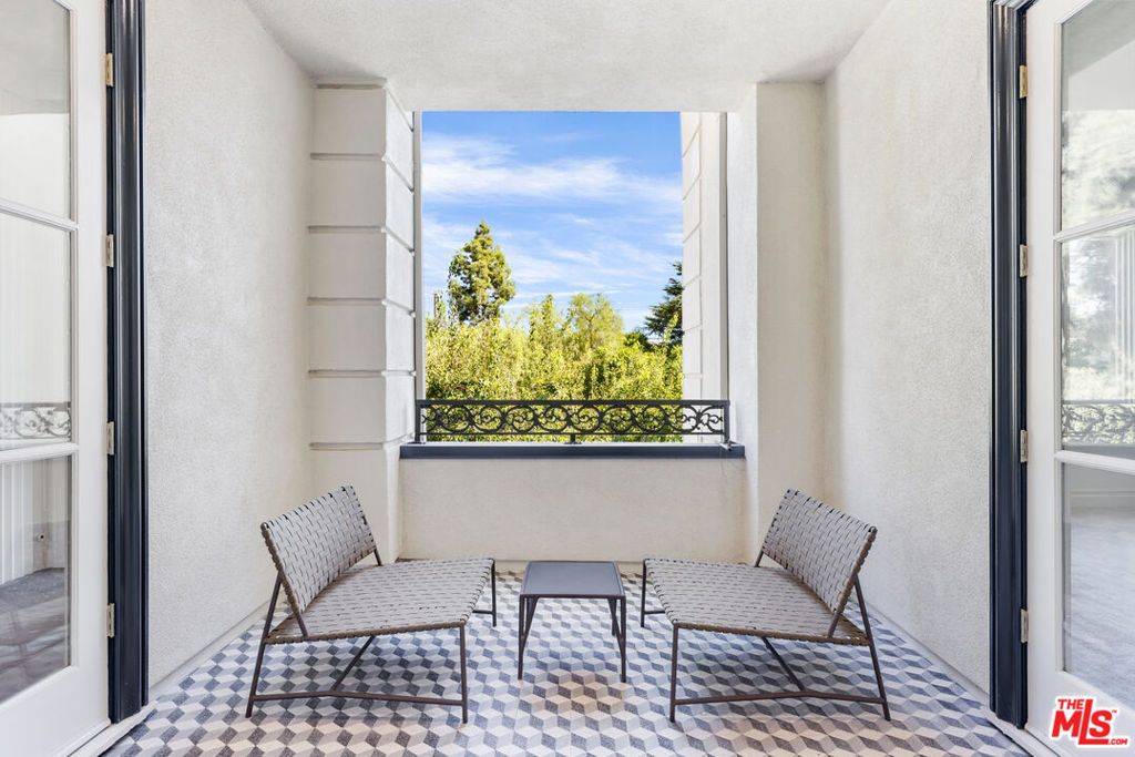 Image 10 of property listing at 10110 Empyrean Way 204, Los Angeles, CA 90067