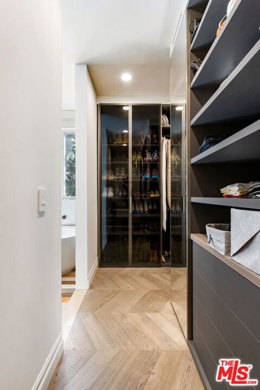Image 19 of property listing at 10110 Empyrean Way 204, Los Angeles, CA 90067