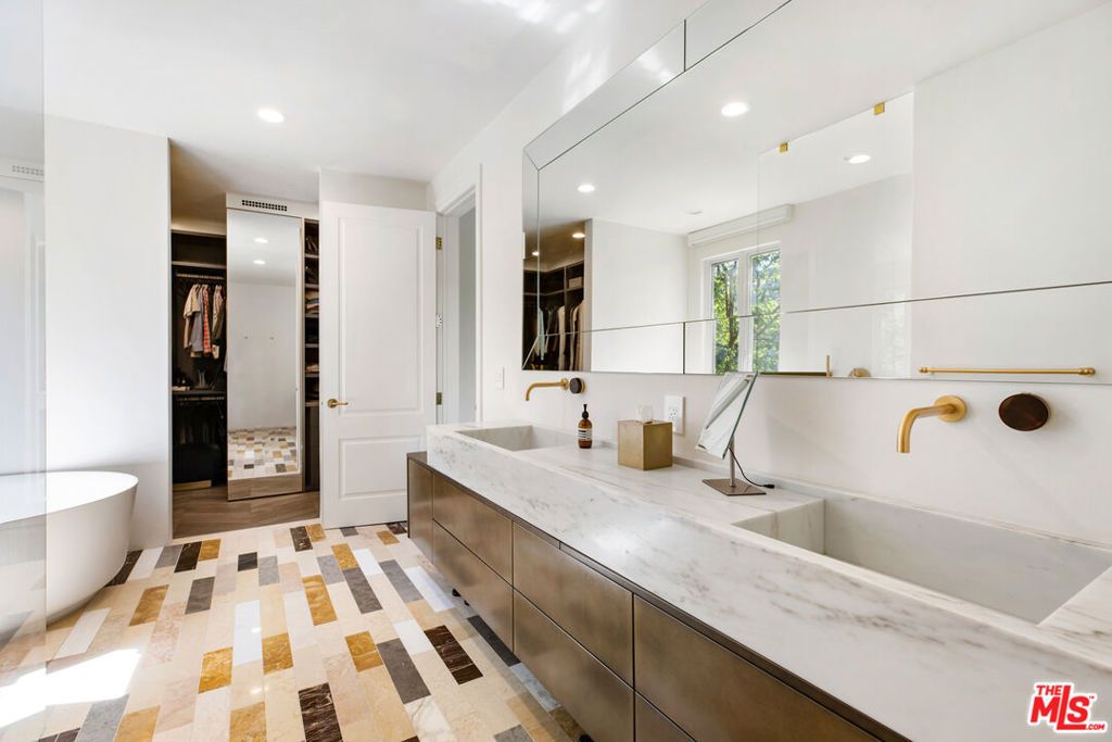 Image 20 of property listing at 10110 Empyrean Way 204, Los Angeles, CA 90067