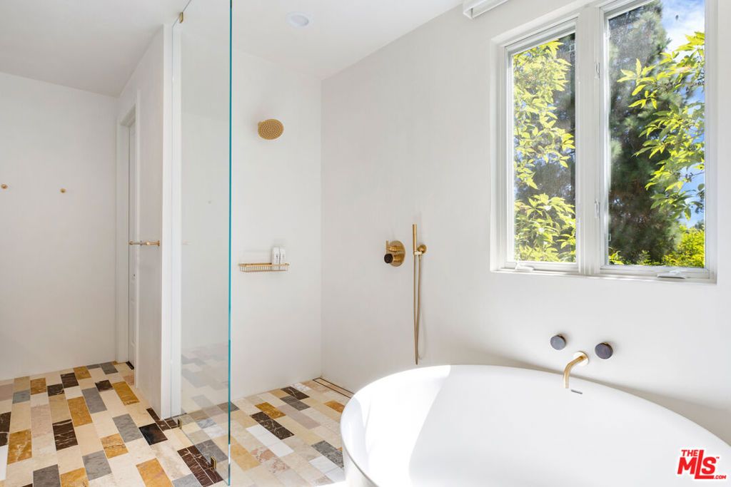 Image 21 of property listing at 10110 Empyrean Way 204, Los Angeles, CA 90067