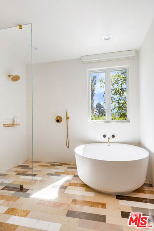 Image 22 of property listing at 10110 Empyrean Way 204, Los Angeles, CA 90067