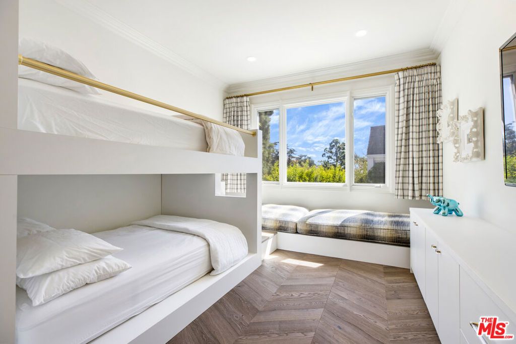 Image 23 of property listing at 10110 Empyrean Way 204, Los Angeles, CA 90067