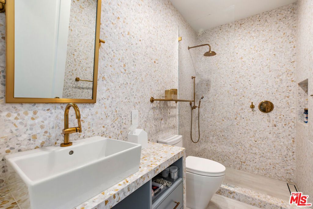 Image 24 of property listing at 10110 Empyrean Way 204, Los Angeles, CA 90067