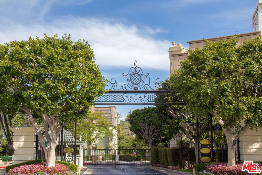 Image 26 of property listing at 10110 Empyrean Way 204, Los Angeles, CA 90067