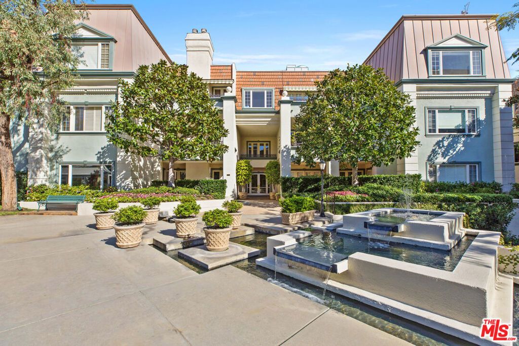 Image 29 of property listing at 10110 Empyrean Way 204, Los Angeles, CA 90067