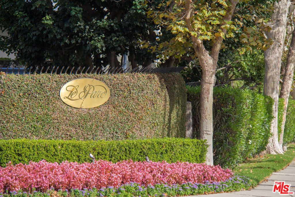 Image 33 of property listing at 10110 Empyrean Way 204, Los Angeles, CA 90067