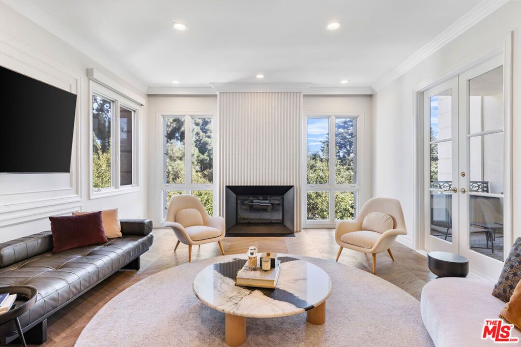 Image 5 of property listing at 10110 Empyrean Way 204, Los Angeles, CA 90067