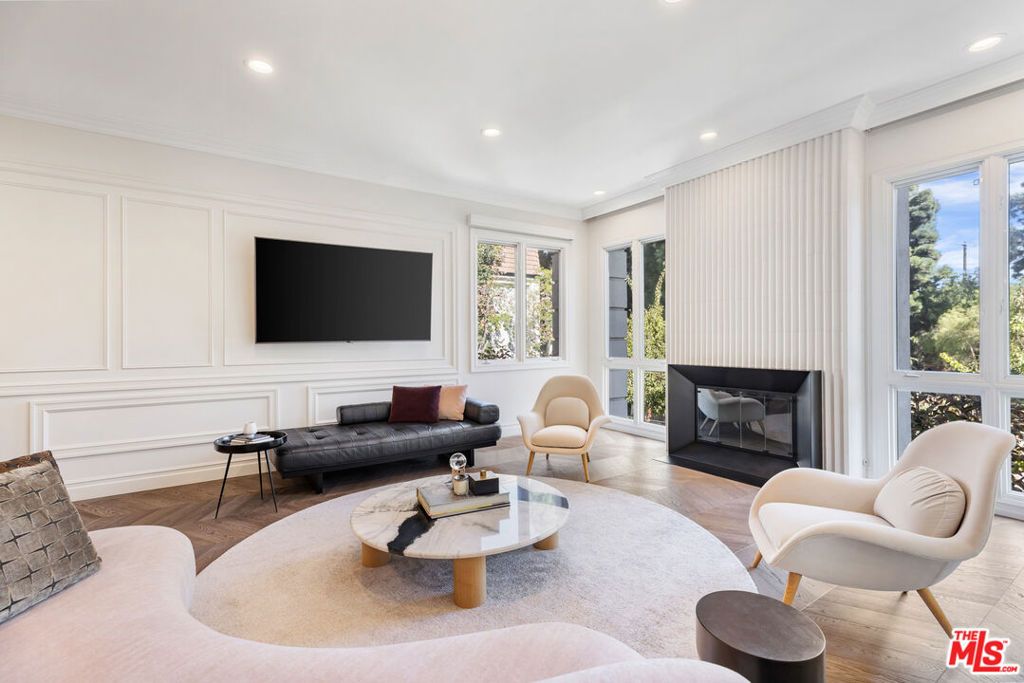 Image 6 of property listing at 10110 Empyrean Way 204, Los Angeles, CA 90067