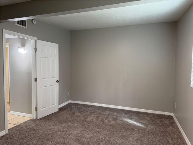 8707 N MANDARINE PLACE B, Tampa, FL 33617
