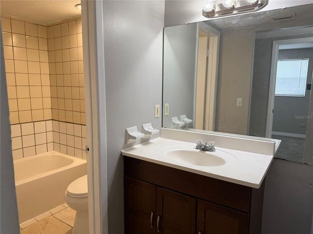 8707 N MANDARINE PLACE B, Tampa, FL 33617