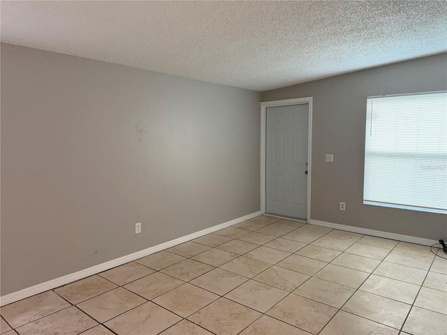 8707 N MANDARINE PLACE B, Tampa, FL 33617
